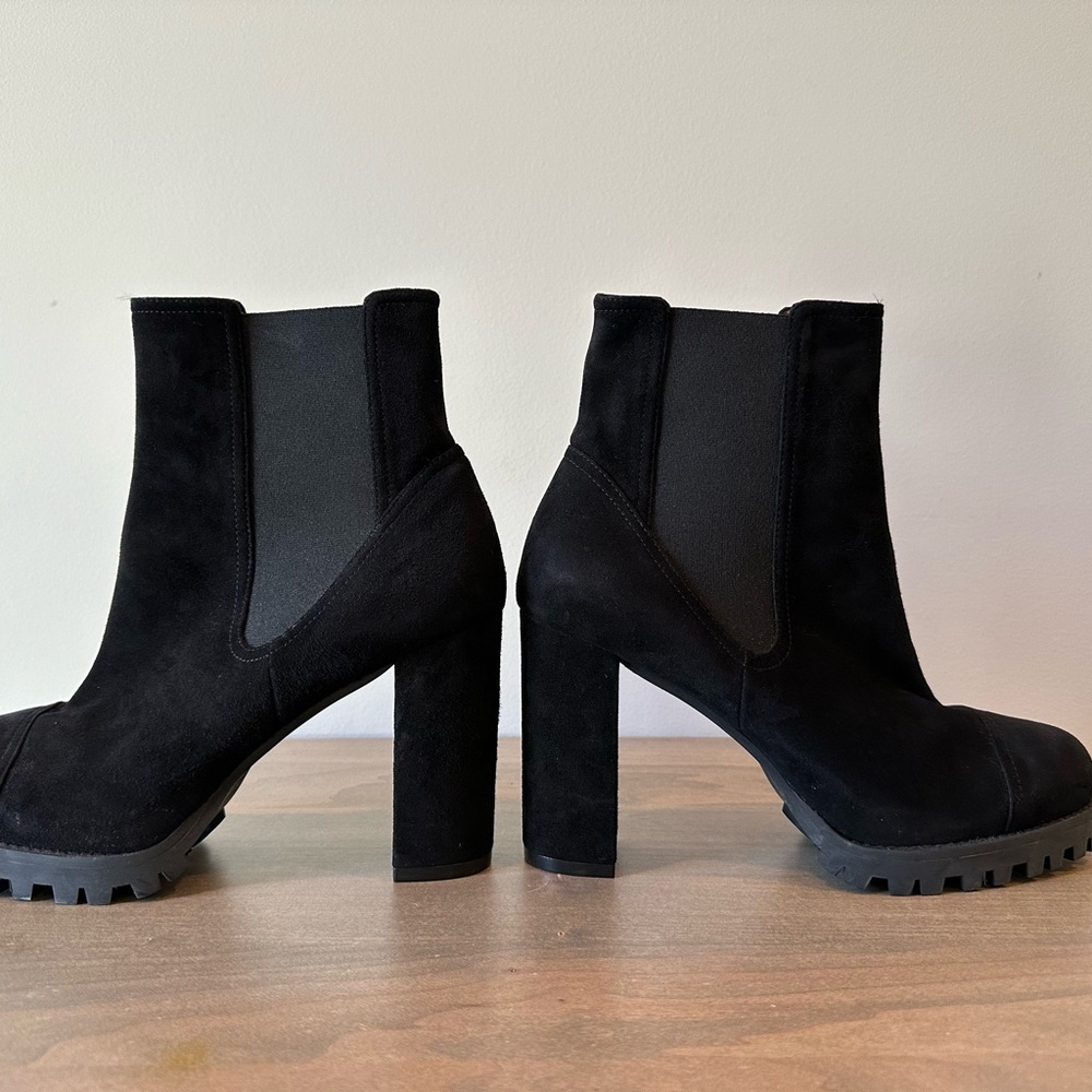 Stuart Weitzman Suede Chelsea Heeled Boots – Black – New